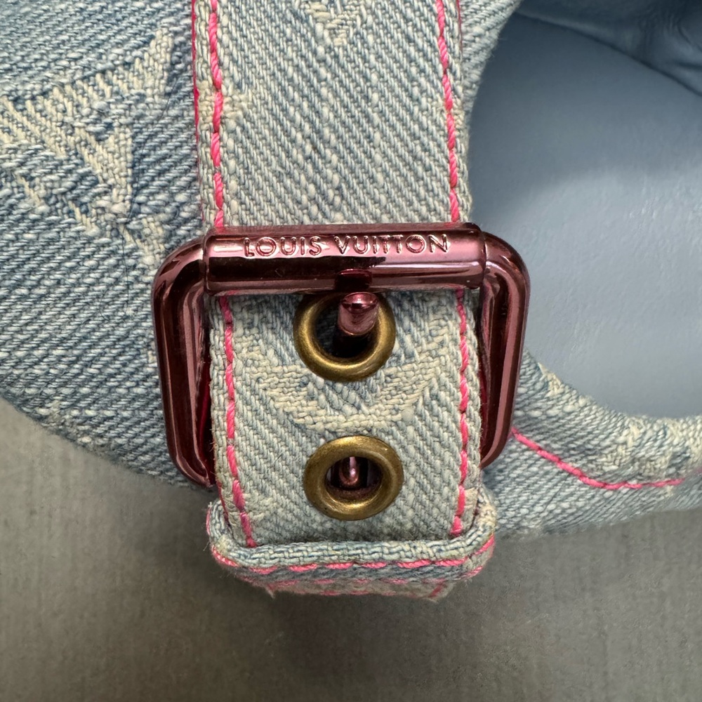 Louis Vuitton Women's Denim Flats with Pink Accents - Picture 6 of 8